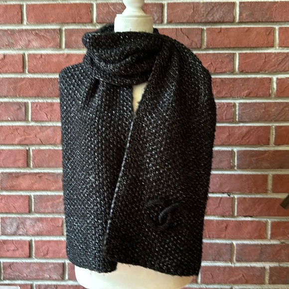 •Chanel Black Metallic Silver Cashmere Knit Logo Scarf 10”x80” Made In F… - Picture 11 of 12
